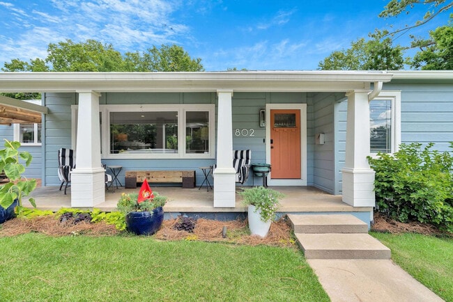 Building Photo - 802 N Park Ave