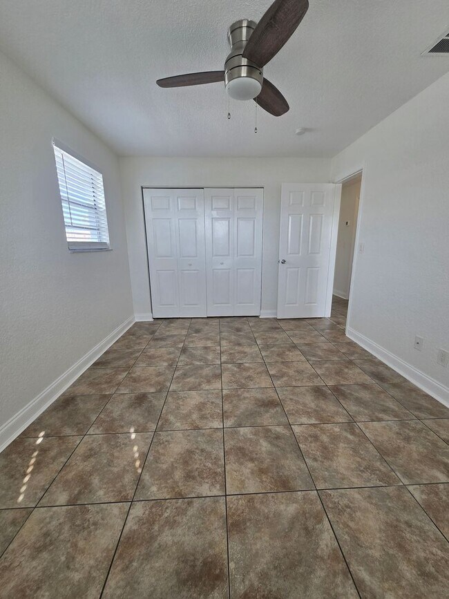 Building Photo - 432 Auburn Dr