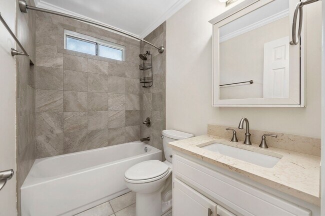 Building Photo - Updated 3BR in Bluewater Bay!!