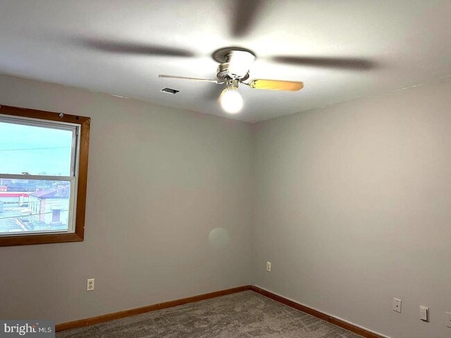 Building Photo - 31 Logan Ave