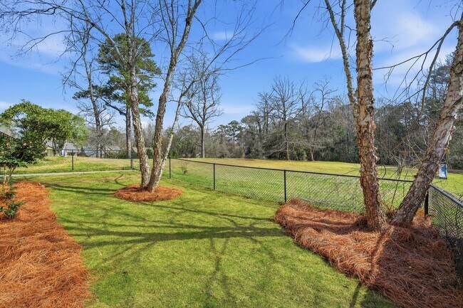 Building Photo - Charming Auburn Home!