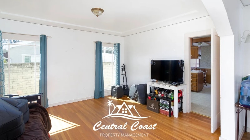 Building Photo - 0 E Cook St