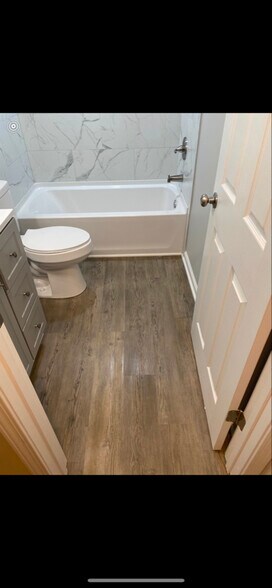 Building Photo - 4718 Rolling Hill Dr