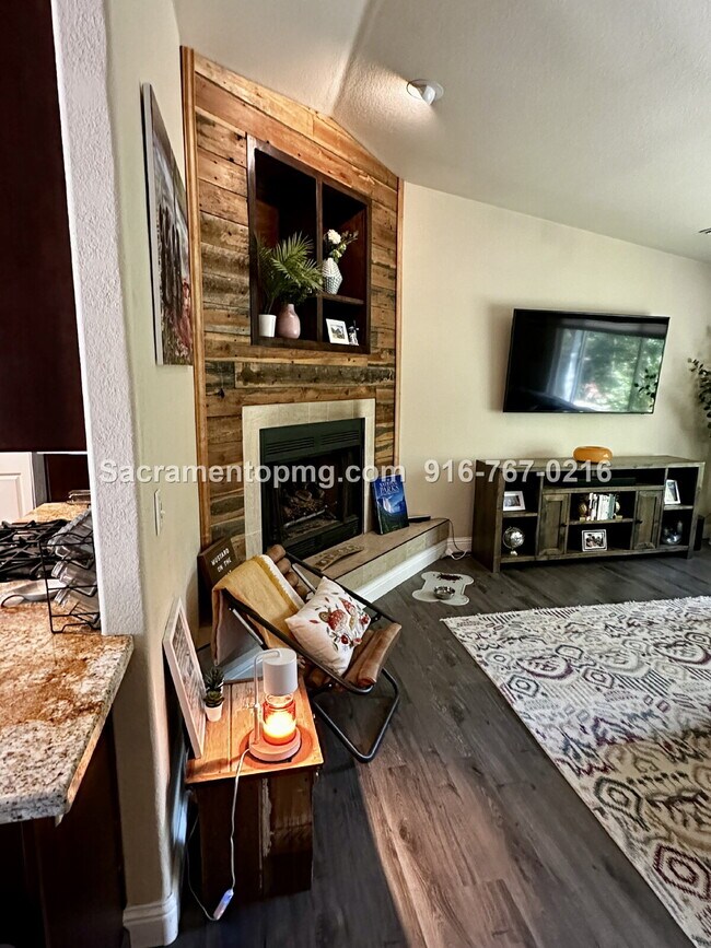 Building Photo - 1283 Live Oak Ln