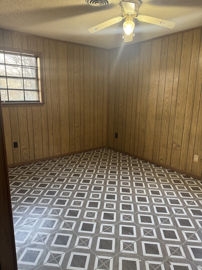 Building Photo - 1206 Rosewood Dr