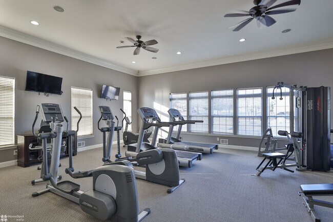 Building Photo - Bright, spacious 2-bedroom / 2-bath condo available now!