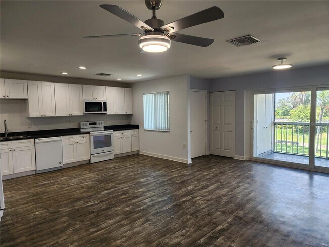 Building Photo - 14800 Walsingham Rd
