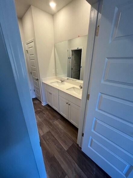 Building Photo - 2106 Osprey Isle Ln SW