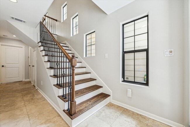 Building Photo - 5308 Larkin St