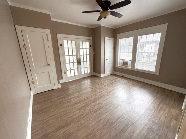 Building Photo - 4115 Congress Ave