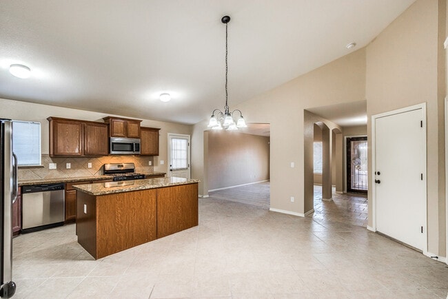 Building Photo - Immaculate Eastside 4-bedroom home in El P...