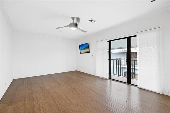 Building Photo - 1260 N Riverside Dr