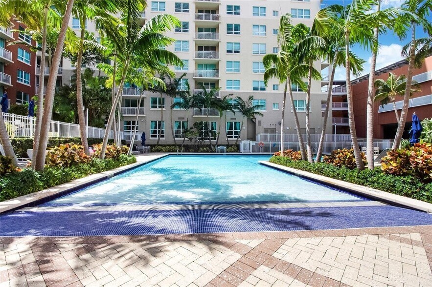 Pool - 2001 Biscayne Blvd