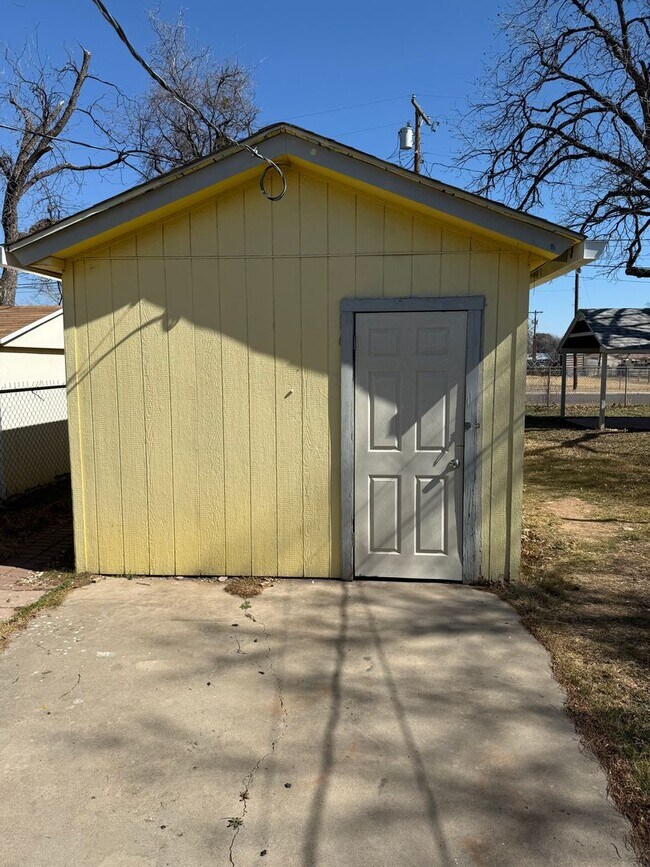 Building Photo - 422 Angelo Blvd