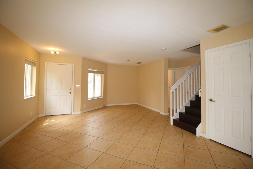 Building Photo - 6602 Sandy Bank Ter