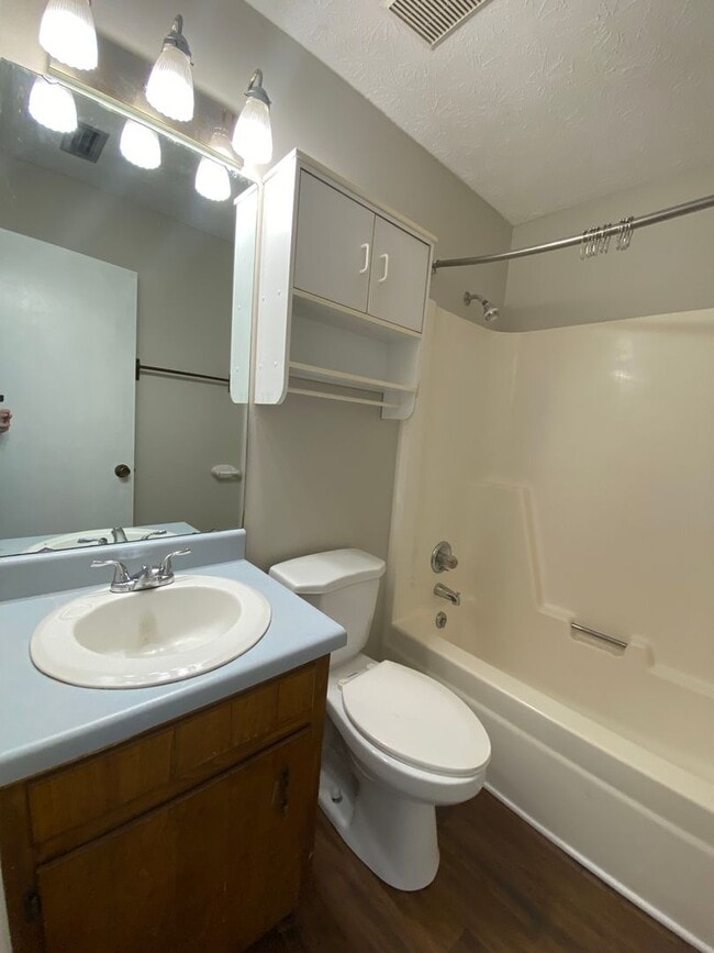 Building Photo - McCullars- 424