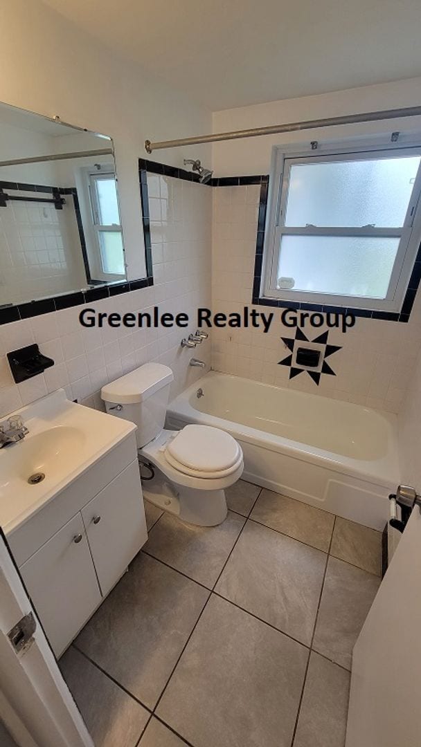 Building Photo - Updated - 3 Bed/2 Bath House with Garage