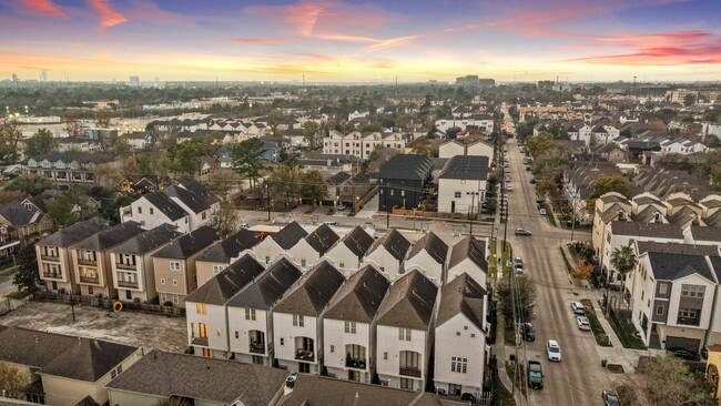 Building Photo - 1250 W 23rd St