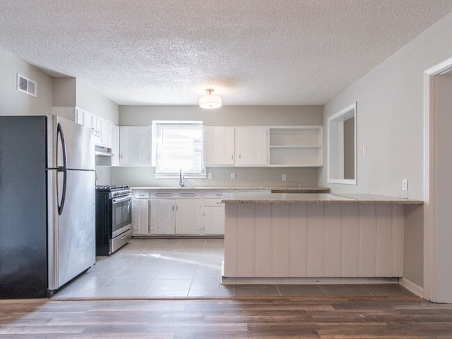 Building Photo - Renovated 3BR/2BA in Whitehaven