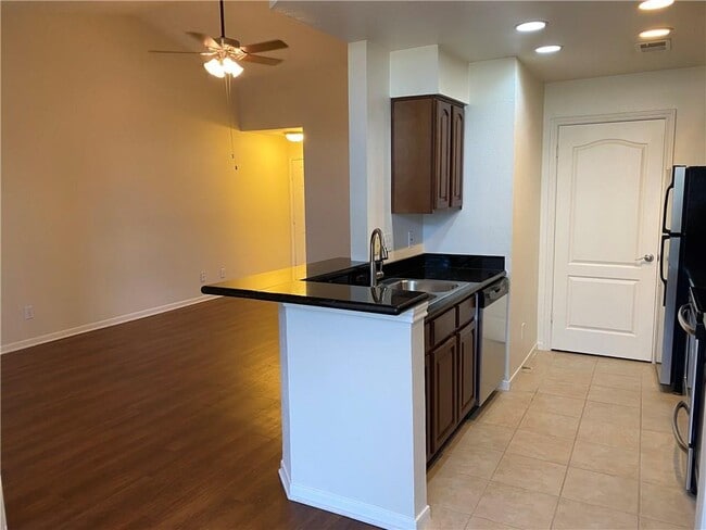 Building Photo - 6000 Shepherd Mountain Cove