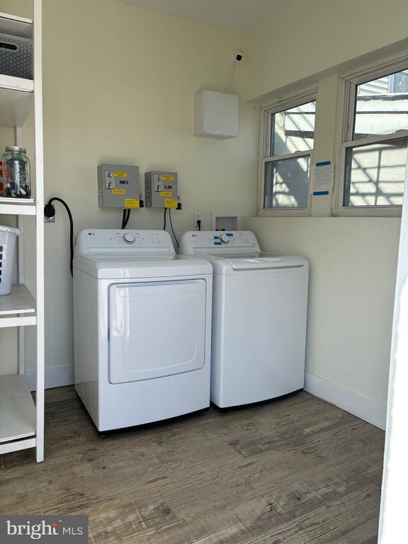 Building Photo - 444 Bridge St