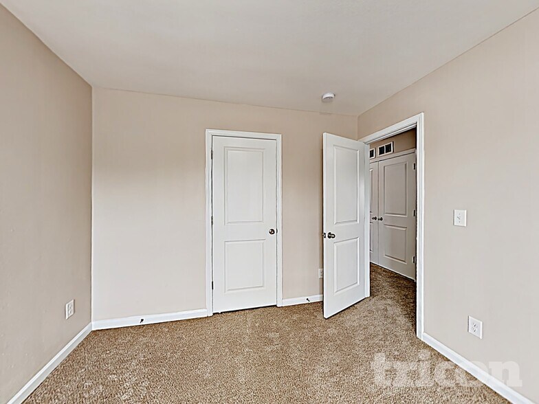 Building Photo - 2414 Dewey Creek Ln