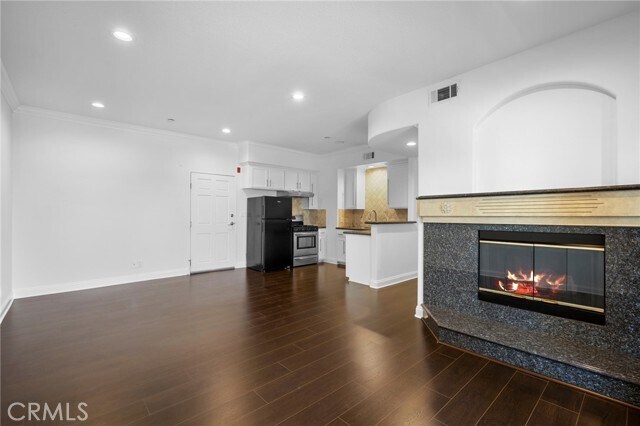 Building Photo - 540 E Angeleno Ave