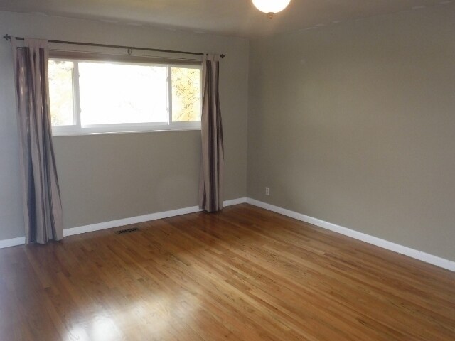 Building Photo - Olympus Cove Five Bedroom Rambler; Amazing...