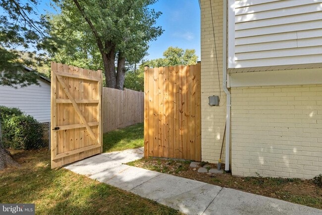 Building Photo - 7810 Kalorama Rd