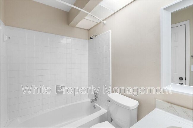 Building Photo - 7825 Renaissance Ct