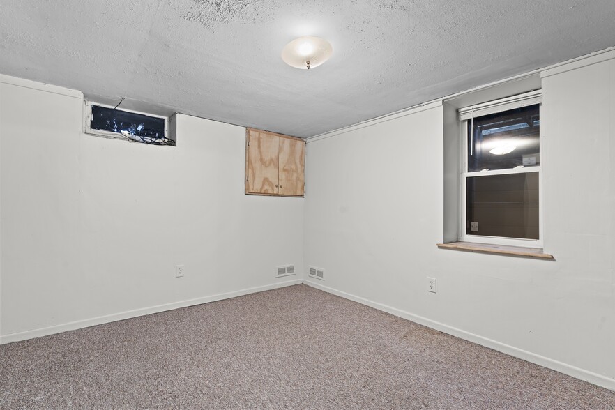 Building Photo - 3216 N Downer Ave