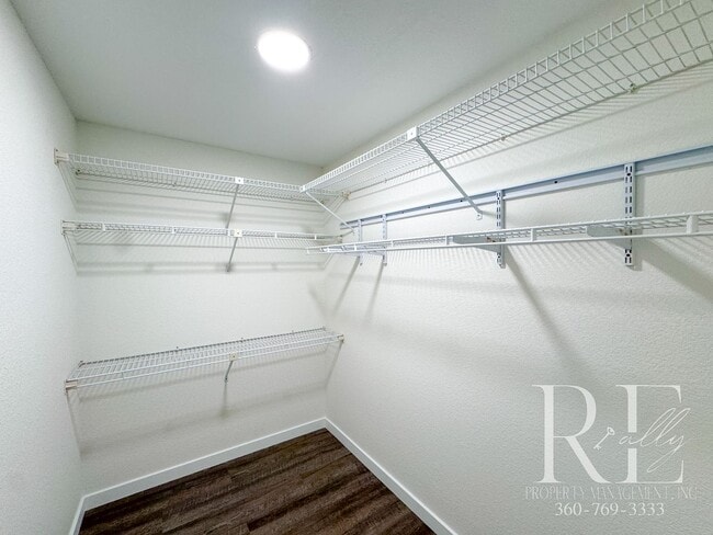 Building Photo - Newly Renovated Charmer in the Heart of Ma...