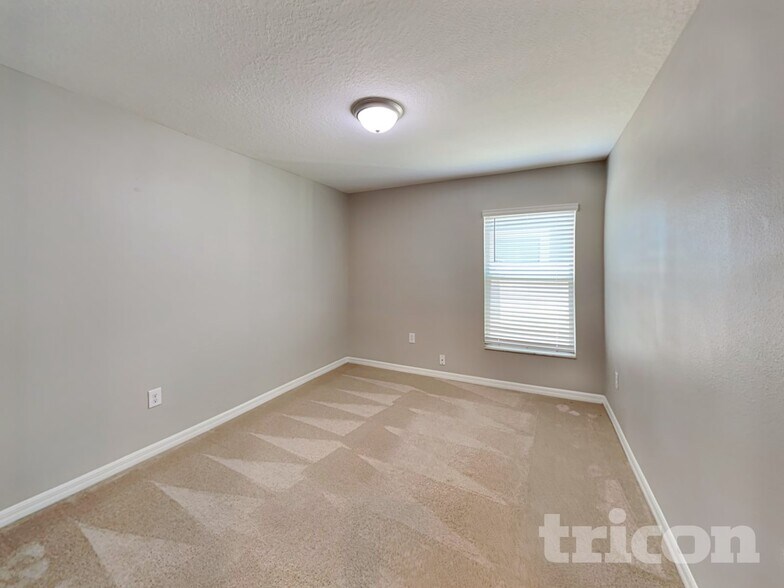 Building Photo - 9701 Sage Creek Dr