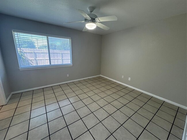 Building Photo - 2914 Whisper Oaks Ln