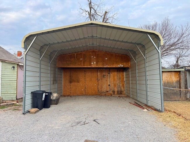 Building Photo - 2706 Palmetto Dr