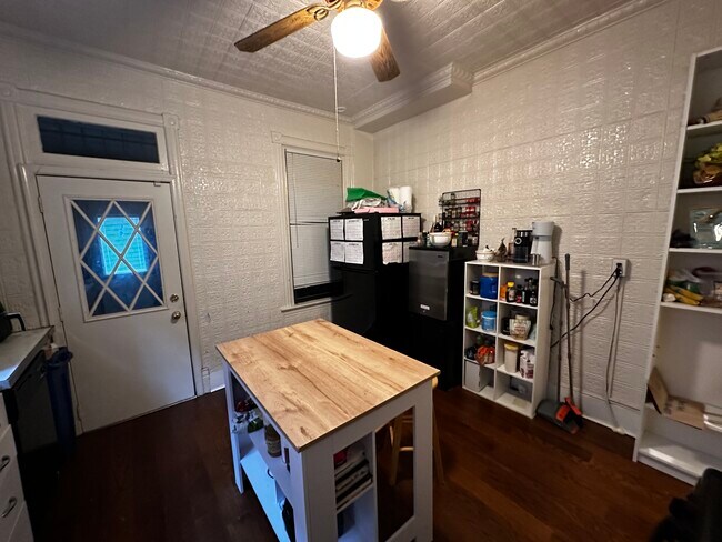 Building Photo - 1830 Swann St NW