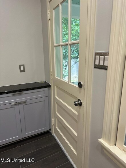 Building Photo - 3564 Cowan Pl