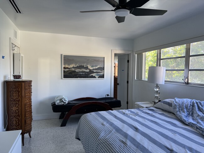 Building Photo - 425 NE 103rd St