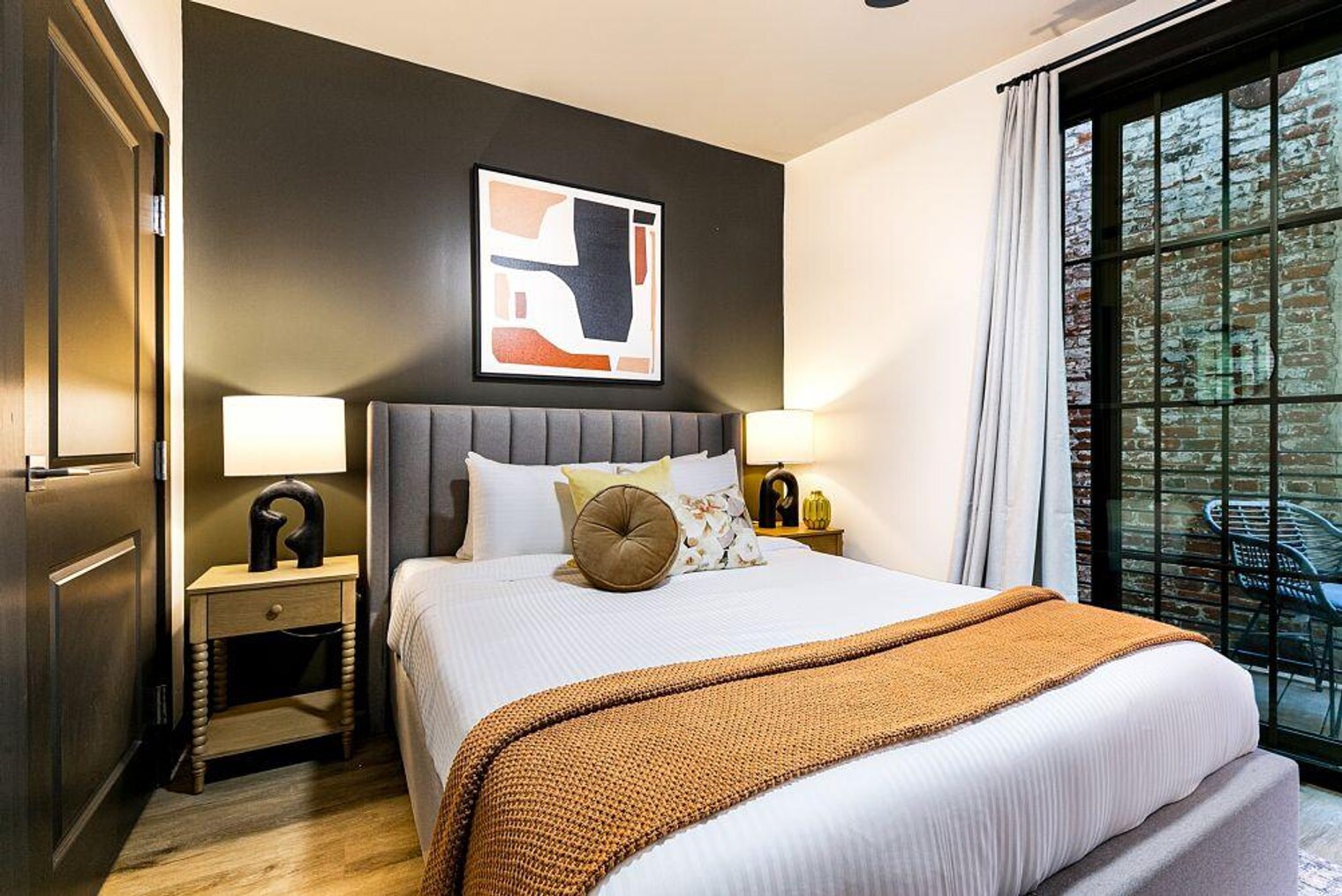 Building Photo - 611 Commerce St