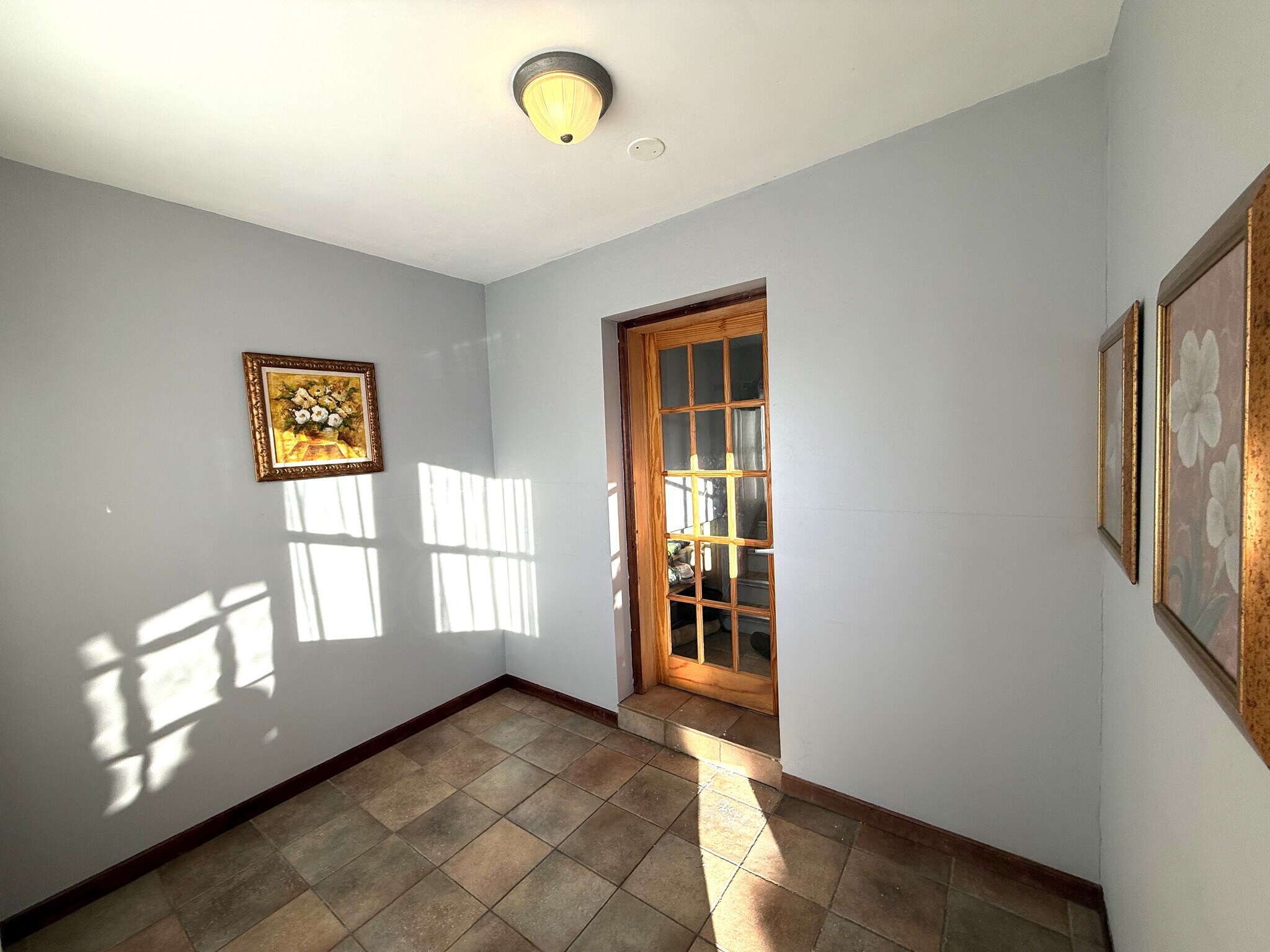 3 Season Room - 4028 N Overhill Ave