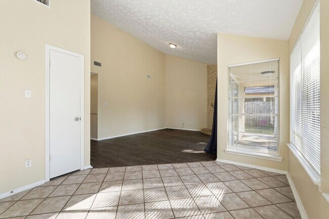 Building Photo - 16235 Cutten Rd