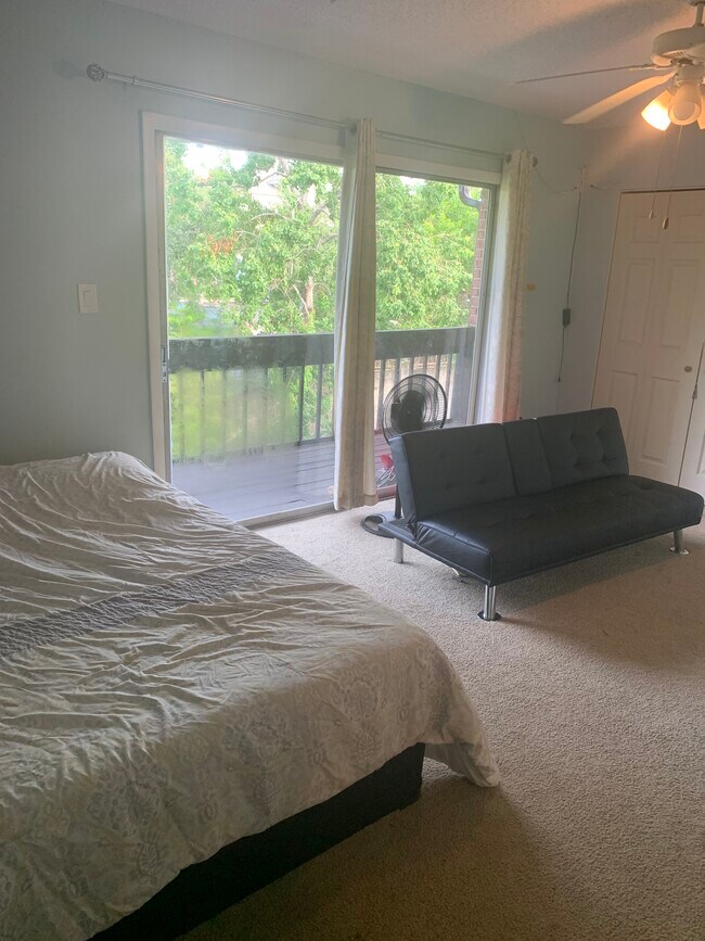 Building Photo - 5060 Downing St