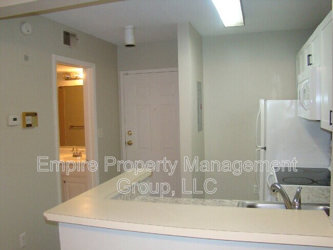 Building Photo - 1600 Park Cir