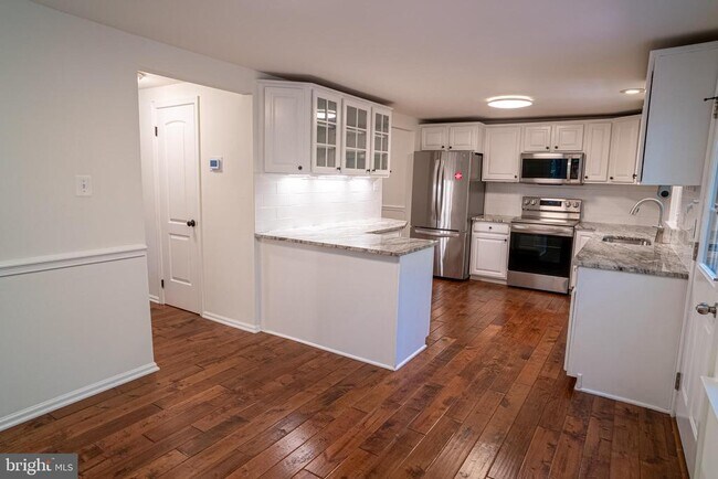 Building Photo - 10100 Walnut Wood Ct