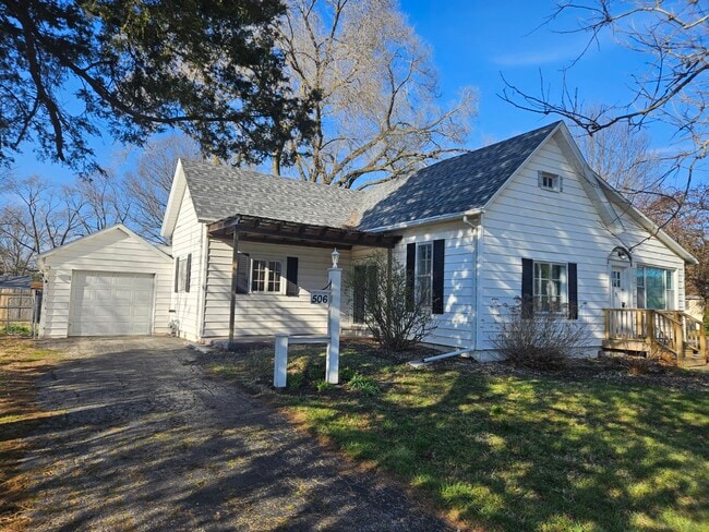 Building Photo - Warren