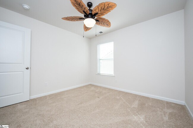 Building Photo - 114 Green Oak Dr