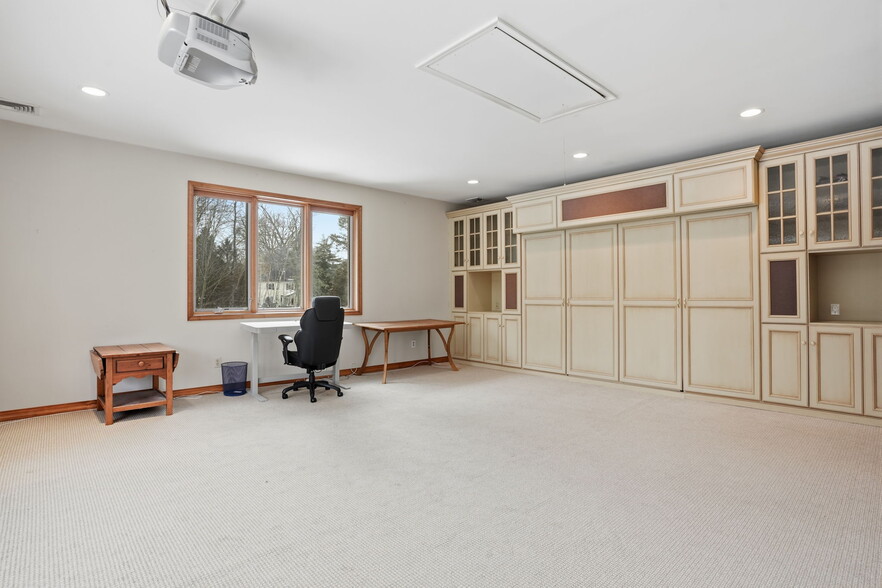 Building Photo - 244 Mathers Rd