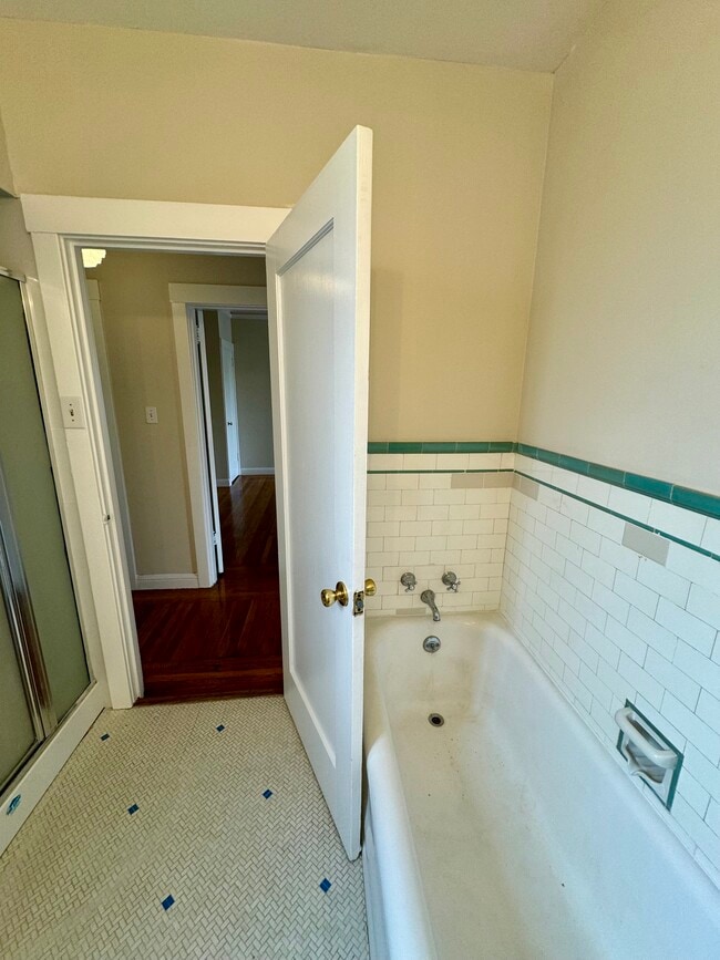 Building Photo - 2538 15th Ave