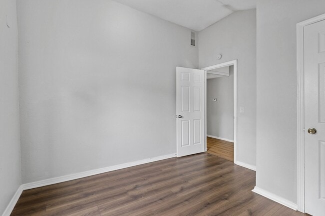 Building Photo - Charming 2 bedroom, 1 bathroom home located near Historic McKinney!!