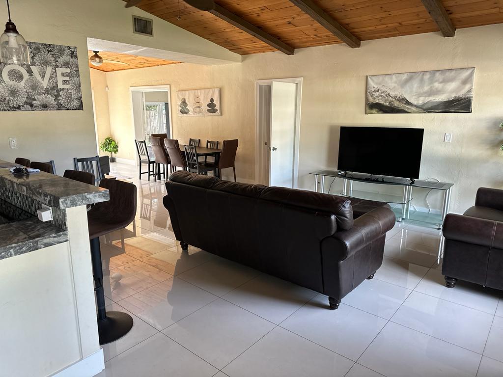 Building Photo - 370 Delaware Ave